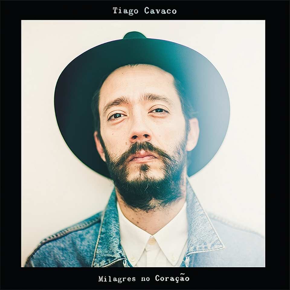 Capa de Tiago Cavaco — Milagres No Coração